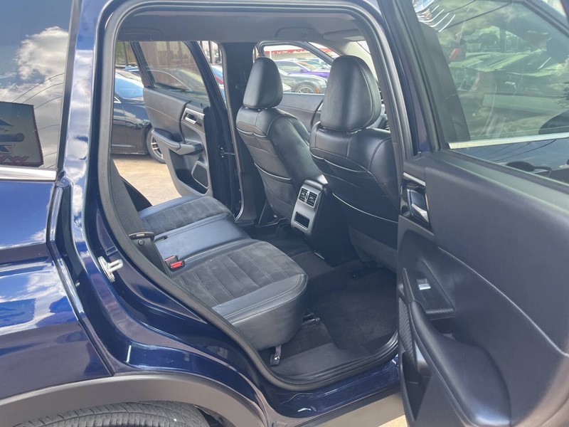 Mitsubishi Outlander Vehicle Image 24