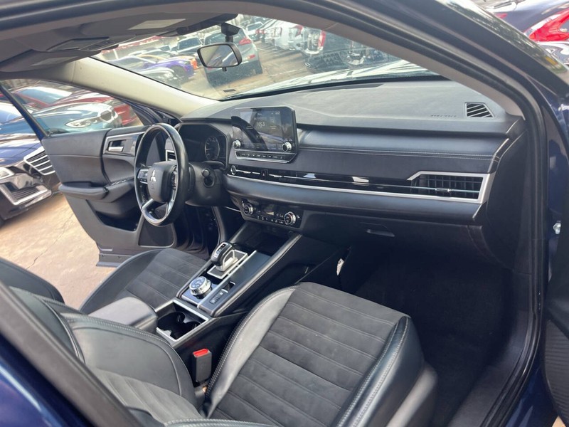 Mitsubishi Outlander Vehicle Image 29