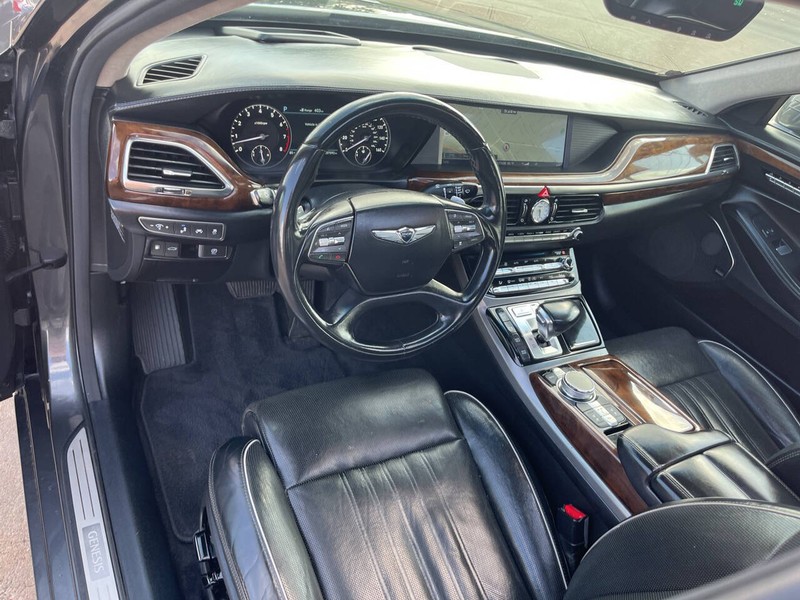Genesis G90 Vehicle Image 08
