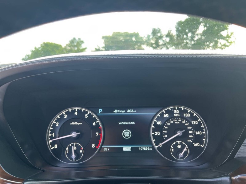 Genesis G90 Vehicle Image 11