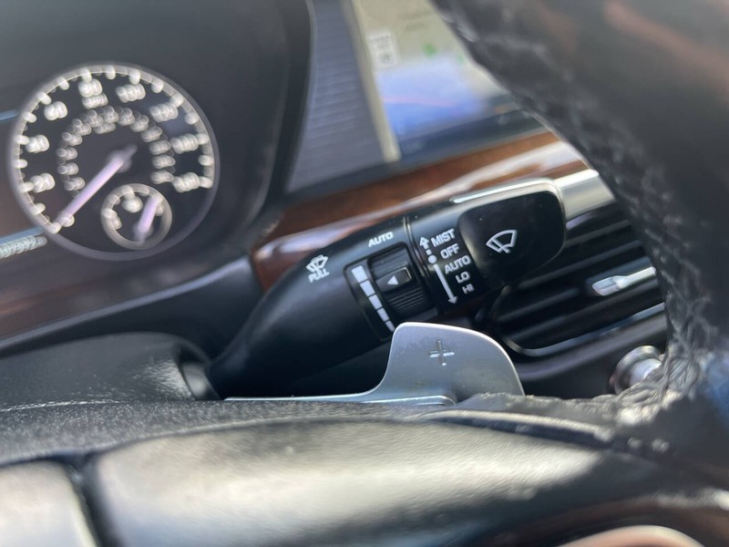Genesis G90 Vehicle Image 13