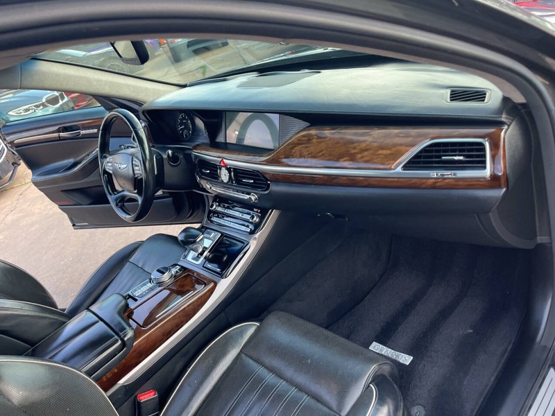 Genesis G90 Vehicle Image 26
