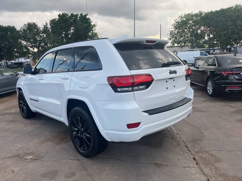 Jeep Grand Cherokee Vehicle Image 05