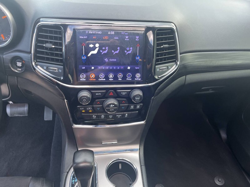 Jeep Grand Cherokee Vehicle Image 11