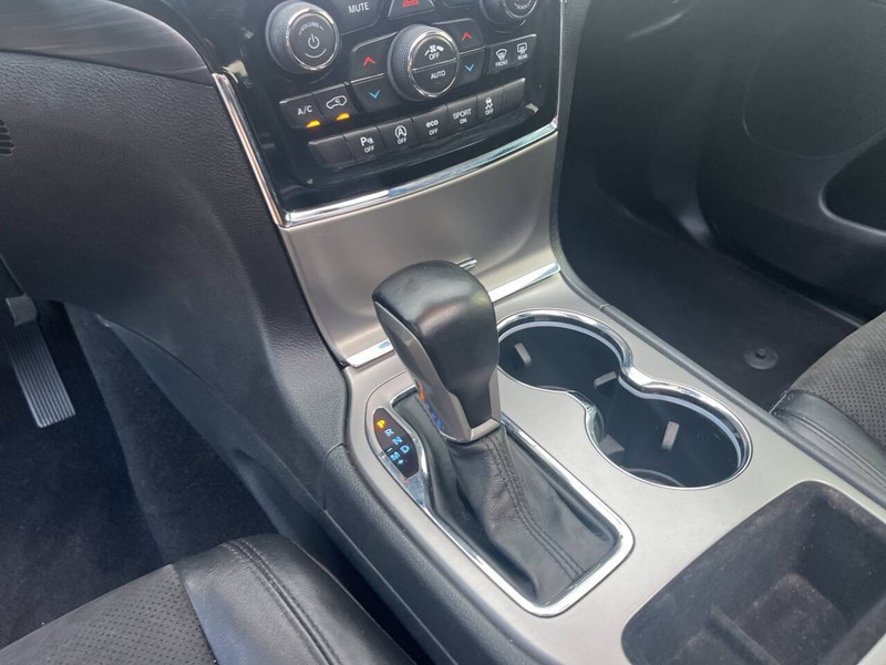 Jeep Grand Cherokee Vehicle Image 14
