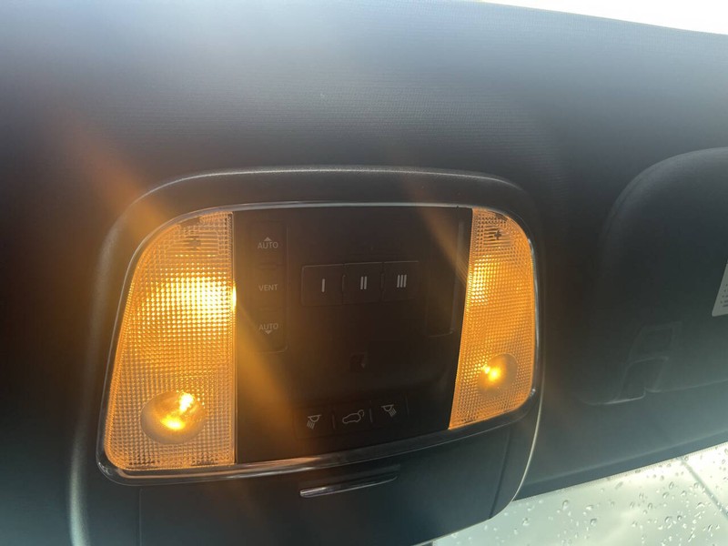 Jeep Grand Cherokee Vehicle Image 15