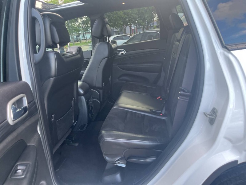 Jeep Grand Cherokee Vehicle Image 18