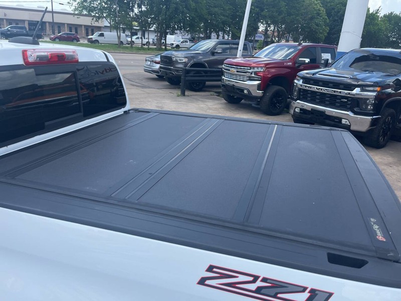 Chevrolet Colorado Vehicle Image 16