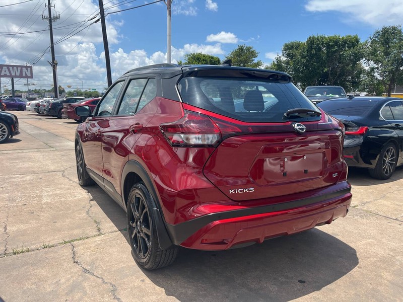 Nissan Kicks Vehicle Image 03