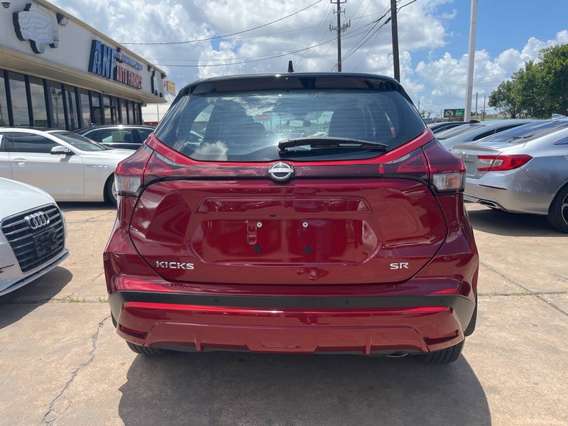 Nissan Kicks Vehicle Image 04