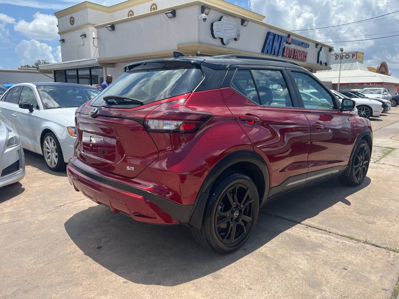 Nissan Kicks Vehicle Image 05