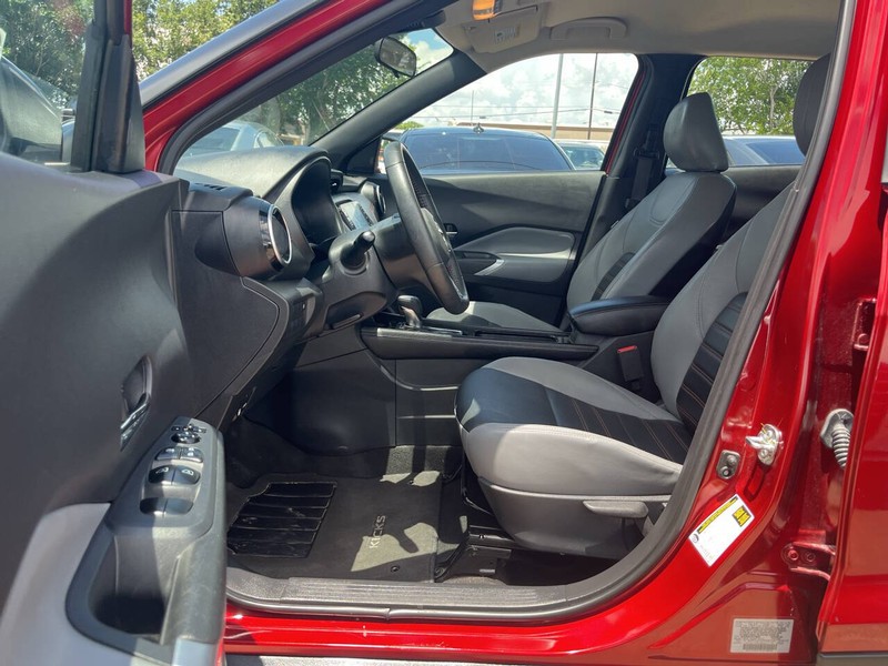Nissan Kicks Vehicle Image 07