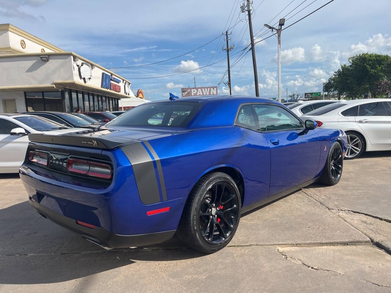 Dodge Challenger Vehicle Image 03