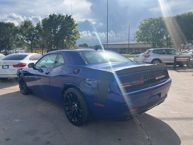 Dodge Challenger Vehicle Image 04