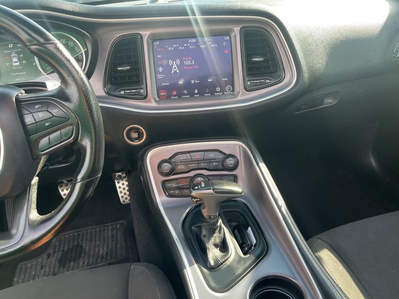 Dodge Challenger Vehicle Image 12