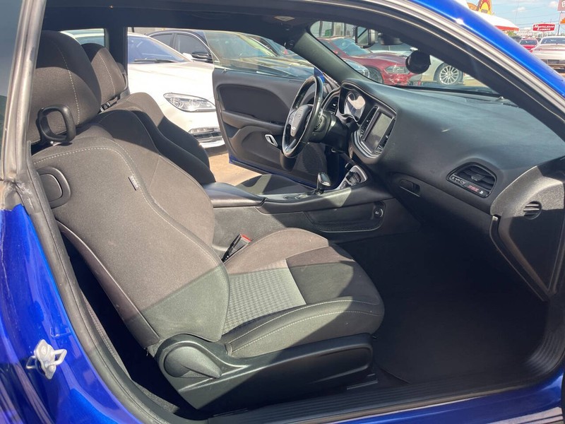 Dodge Challenger Vehicle Image 17