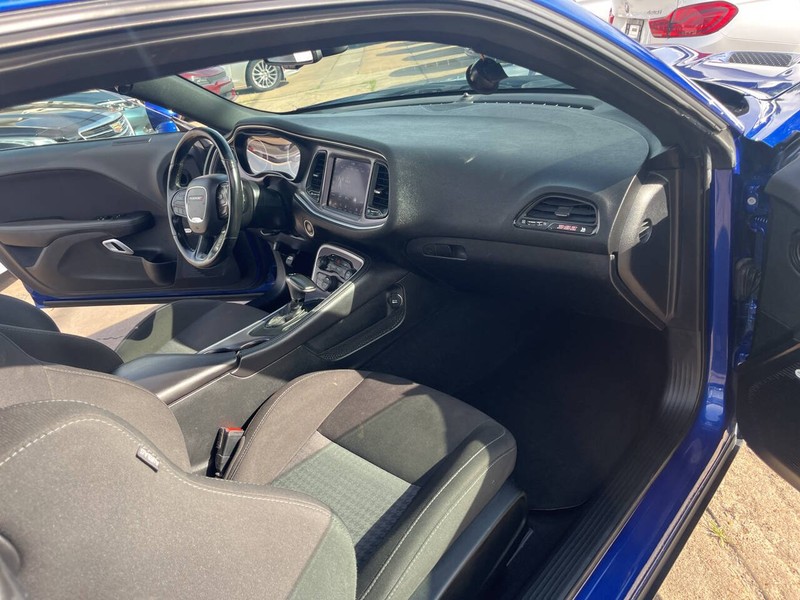 Dodge Challenger Vehicle Image 18