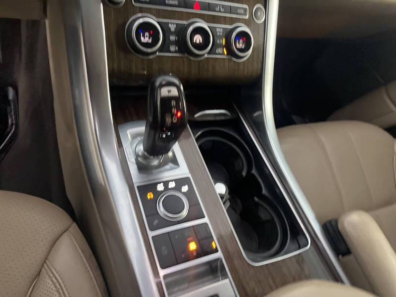 Land Rover Range Rover Sport Vehicle Image 11