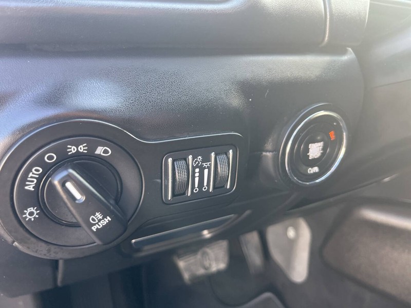 Maserati Ghibli Vehicle Image 09