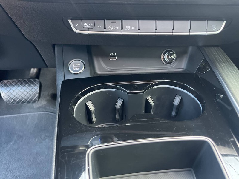 Audi A4 Vehicle Image 14