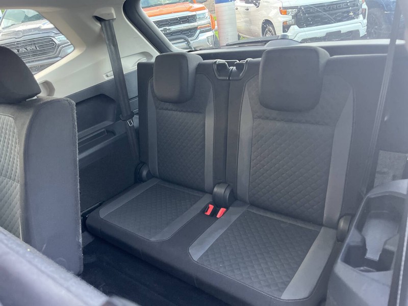 Volkswagen Tiguan Vehicle Image 17