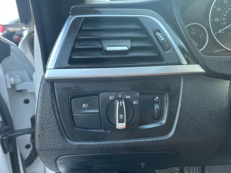 BMW 4 Series Vehicle Image 09