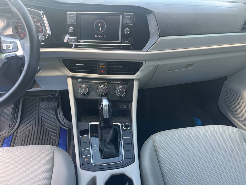 Volkswagen Jetta Vehicle Image 08