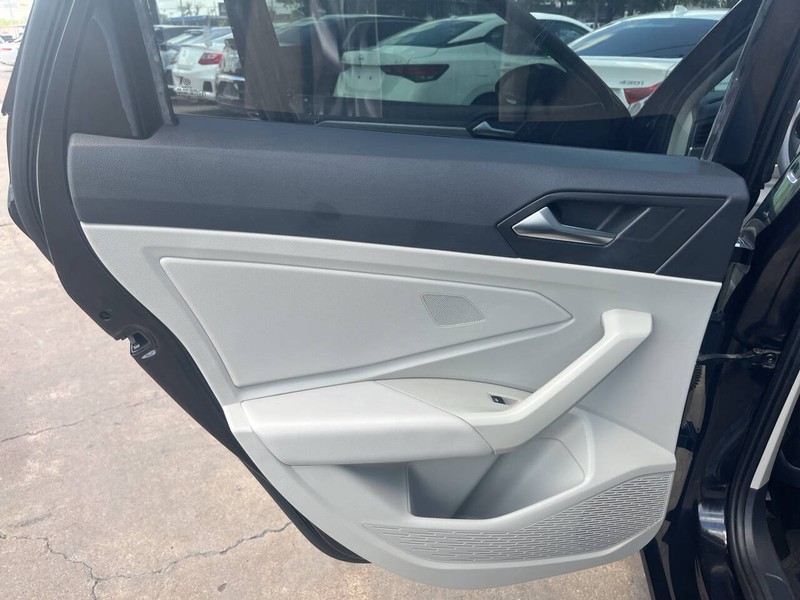 Volkswagen Jetta Vehicle Image 10