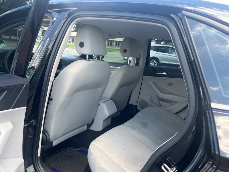 Volkswagen Jetta Vehicle Image 11