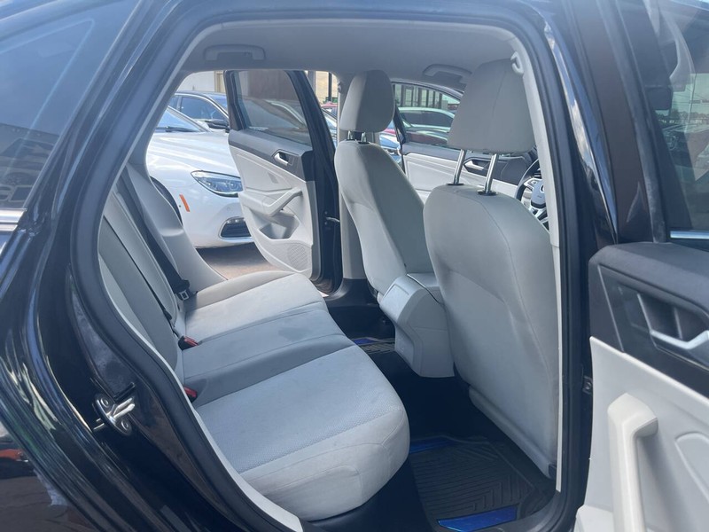 Volkswagen Jetta Vehicle Image 13