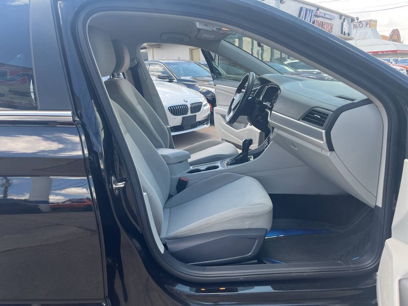 Volkswagen Jetta Vehicle Image 14