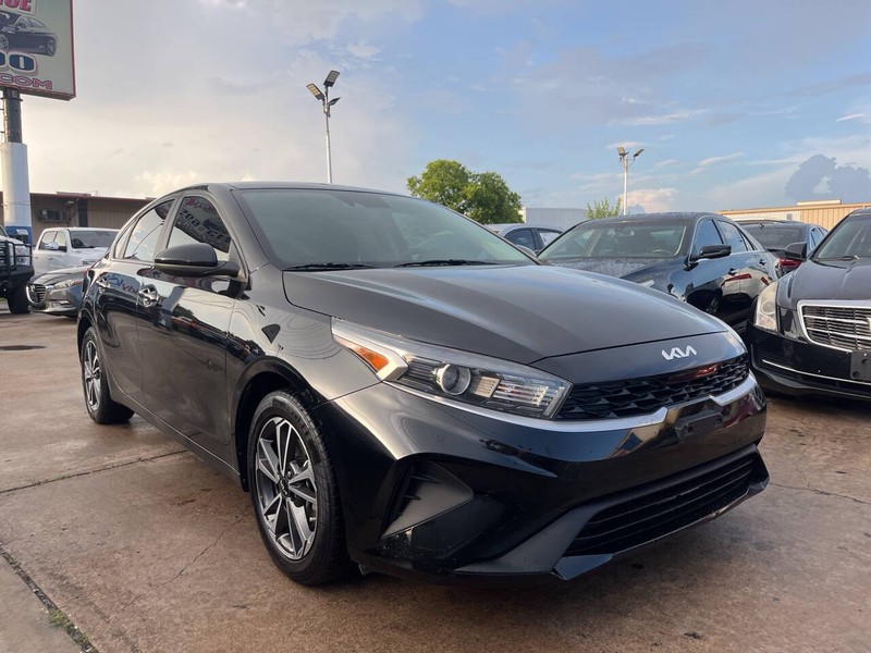 Kia Forte Vehicle Image 05