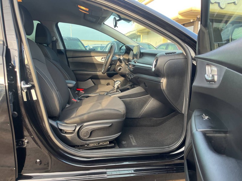Kia Forte Vehicle Image 09
