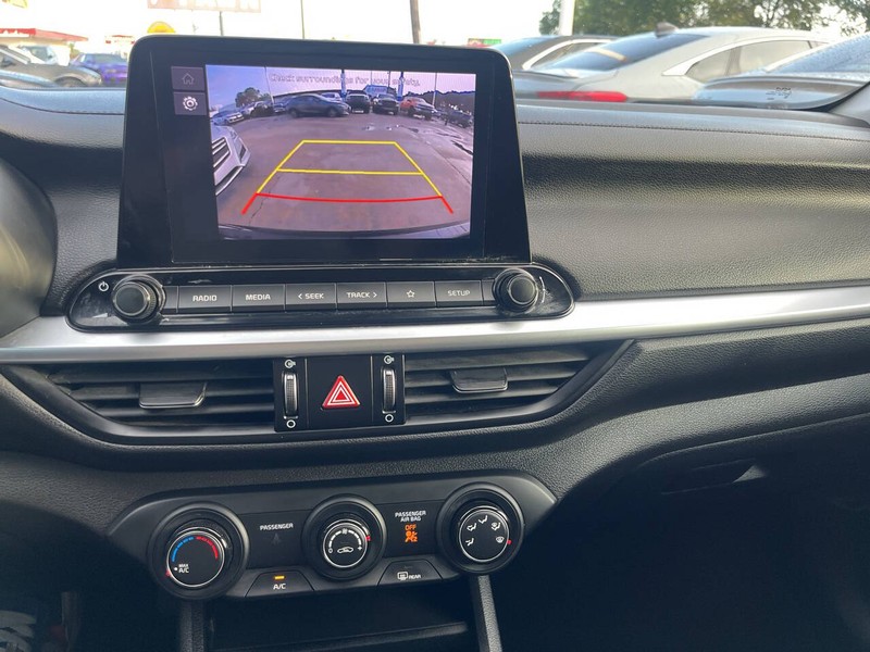 Kia Forte Vehicle Image 10