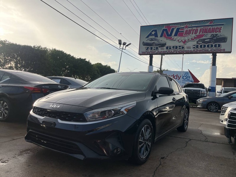 Kia Forte Vehicle Image 11