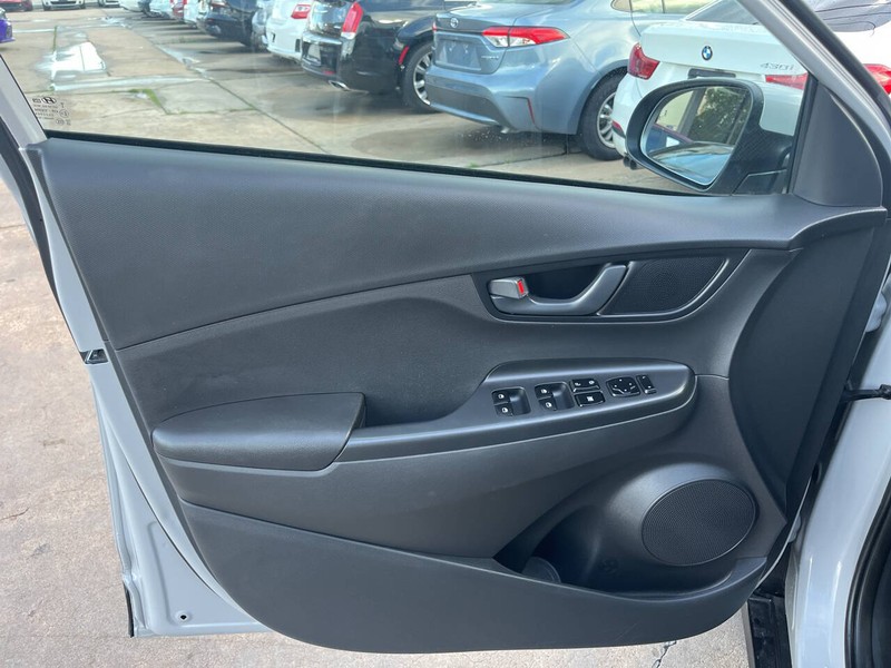 Hyundai Kona Vehicle Image 06