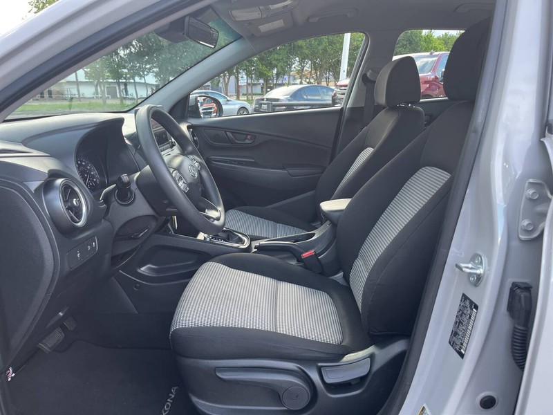 Hyundai Kona Vehicle Image 08