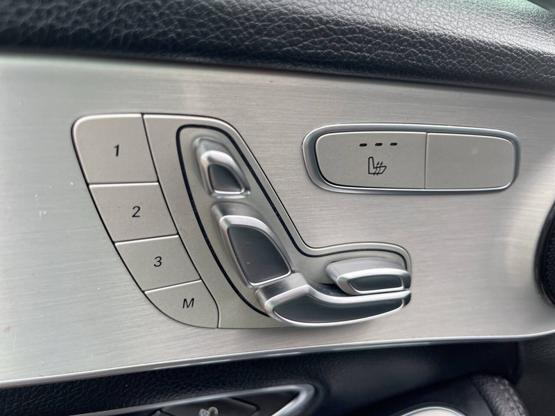 Mercedes-Benz C-Class Vehicle Image 07