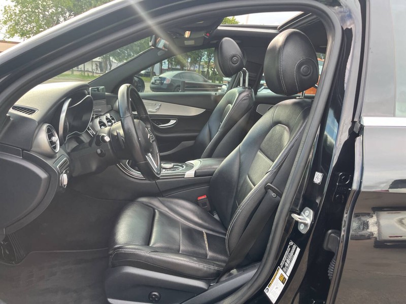 Mercedes-Benz C-Class Vehicle Image 09