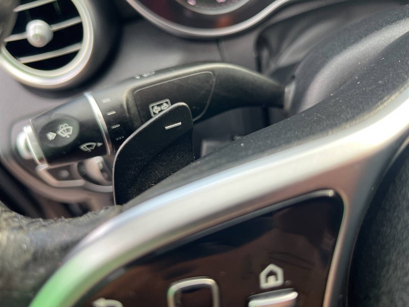 Mercedes-Benz C-Class Vehicle Image 10