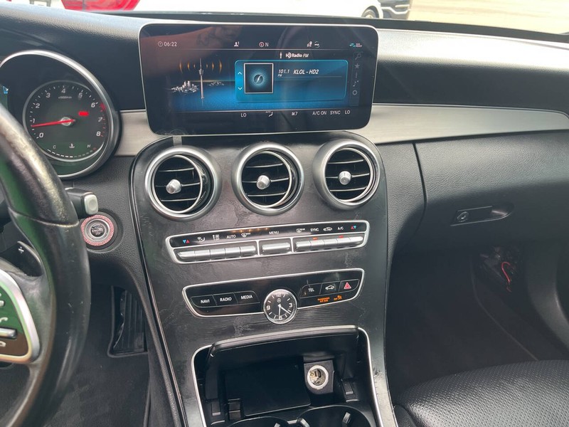 Mercedes-Benz C-Class Vehicle Image 12