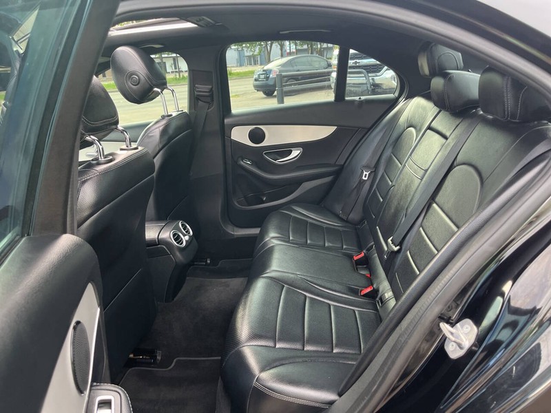 Mercedes-Benz C-Class Vehicle Image 17