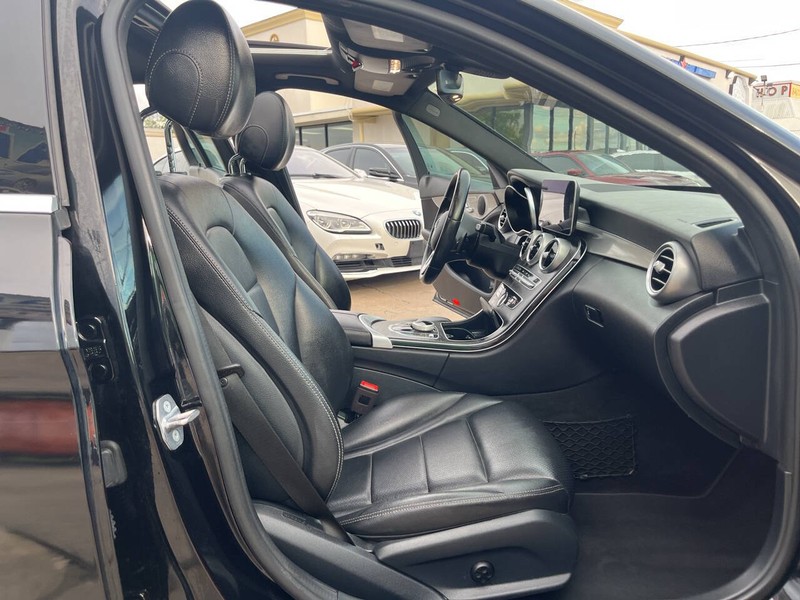 Mercedes-Benz C-Class Vehicle Image 22