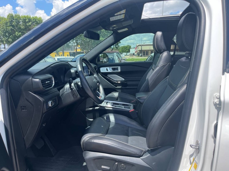 Ford Explorer Vehicle Image 08