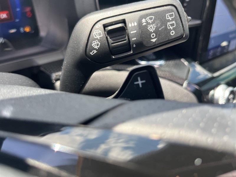 Ford Explorer Vehicle Image 11
