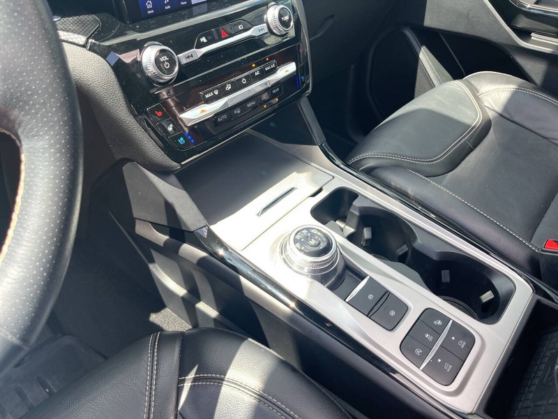 Ford Explorer Vehicle Image 14
