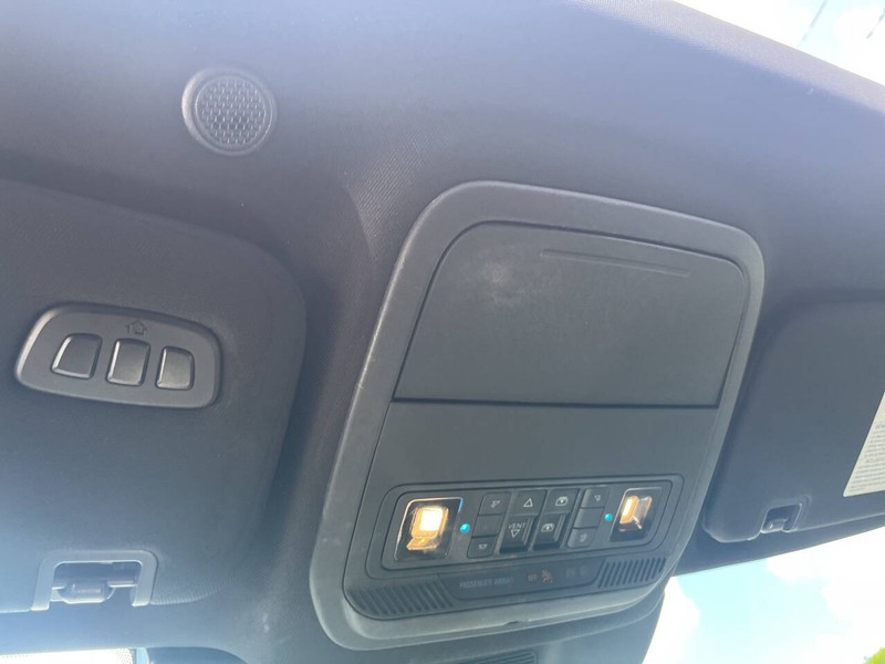 Ford Explorer Vehicle Image 15
