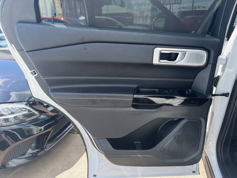 Ford Explorer Vehicle Image 16