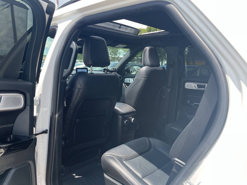 Ford Explorer Vehicle Image 17
