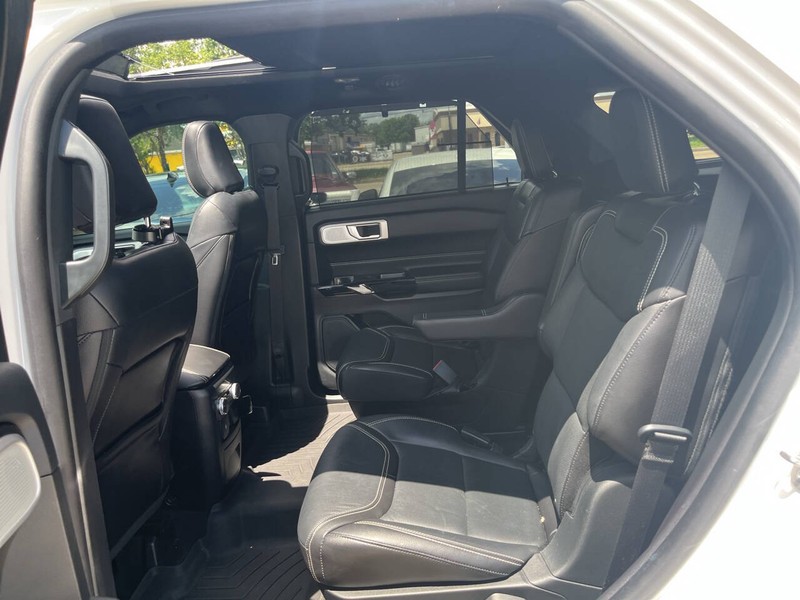 Ford Explorer Vehicle Image 18